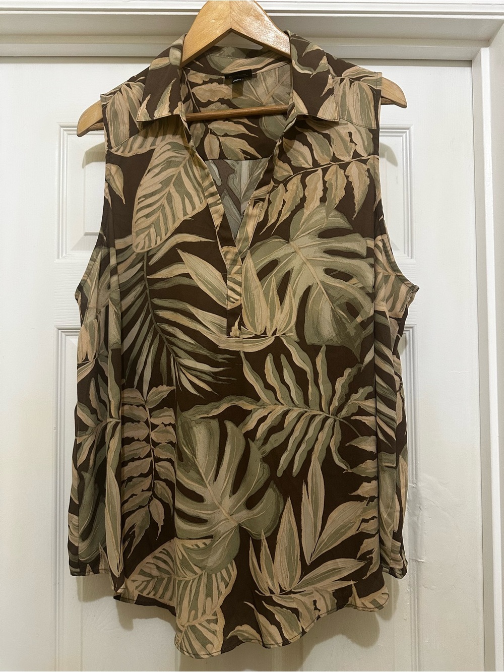 torrid Harper Brown & Olive Tropical Leaf Collared Sleeveless Blouse